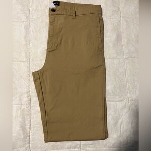 The Children's Place Boys Uniform Stretch Straight Chino Pants size 18 - tan